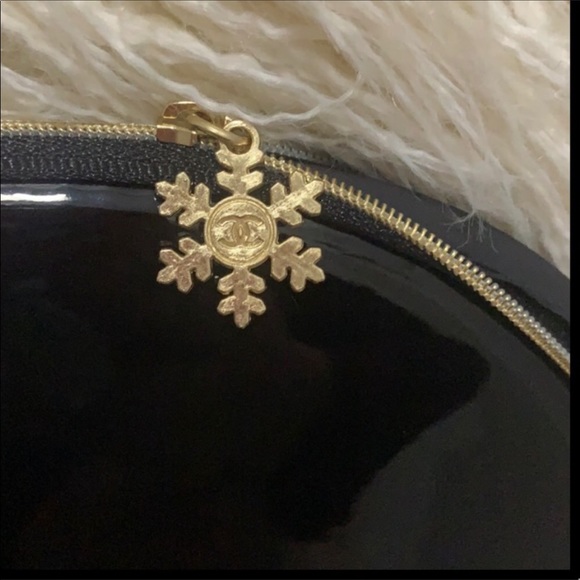 ❄️LAST ONE! Authentic Shiny CHANEL Snowflake Zipper-Pull❄️ - Picture 13 of 16